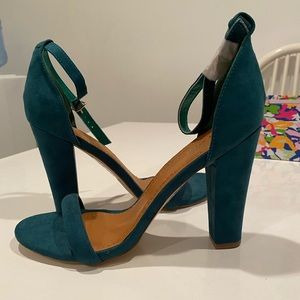 Shoe Republic Size 9 Green Heels never worn